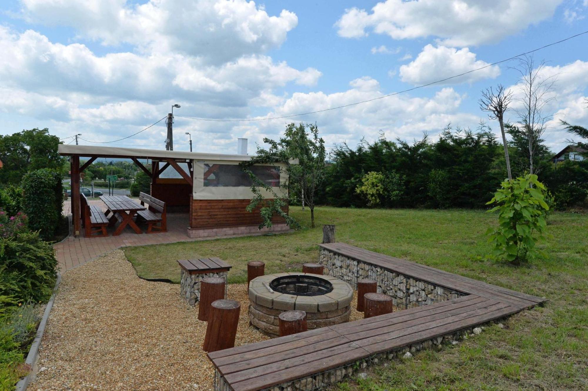 Aranymandula Apartmanok Balatonakali Exterior foto