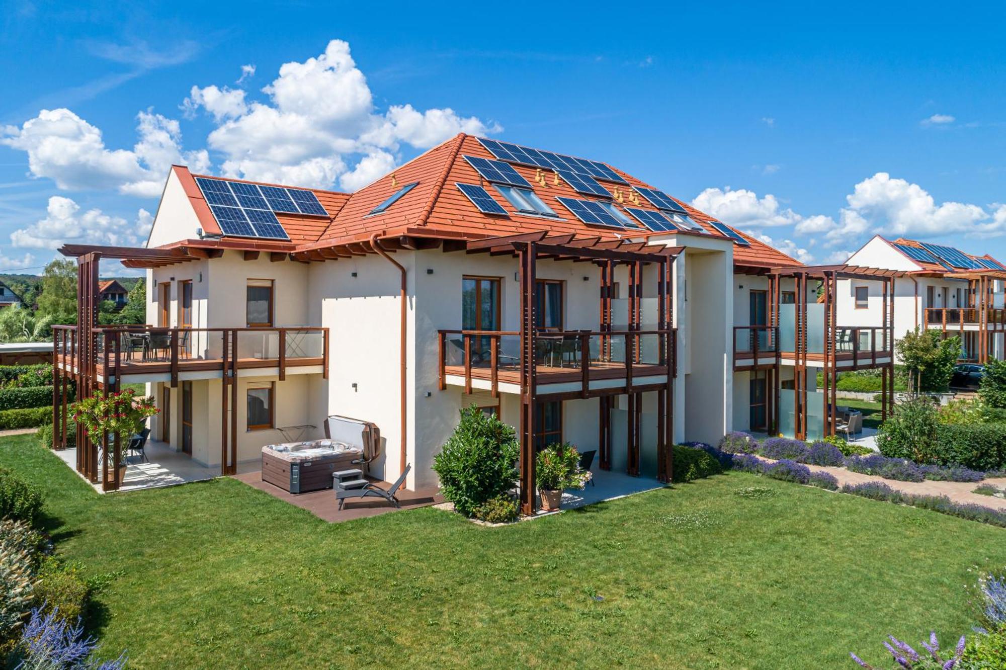 Aranymandula Apartmanok Balatonakali Exterior foto