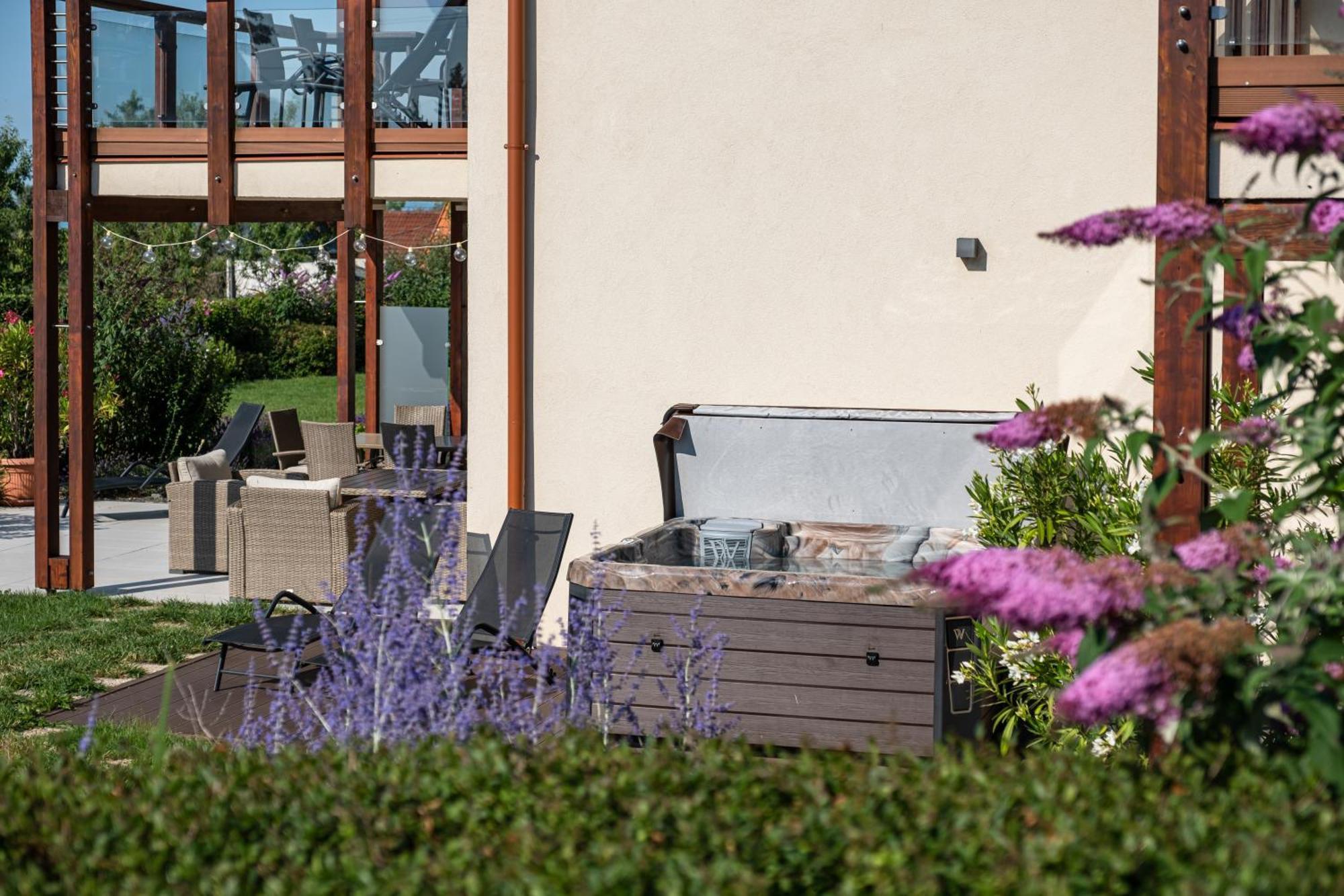 Aranymandula Apartmanok Balatonakali Exterior foto